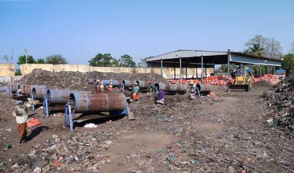 Coromandel Fertilizer markets Pondicherry’s trash ash to farmers as “organic compost” 